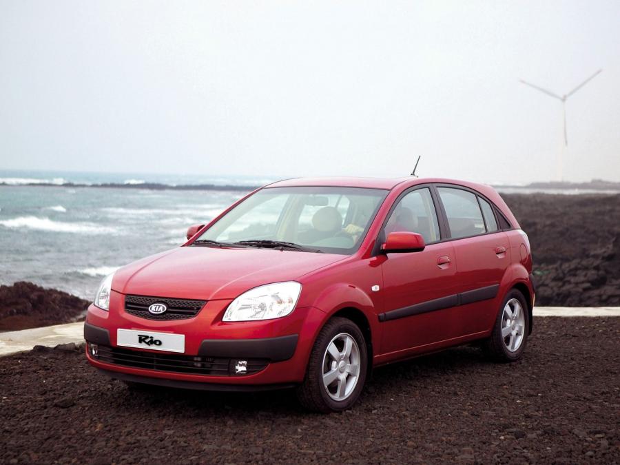  Kia Rio Hatchback 2005 года  (фото 22 из 39)